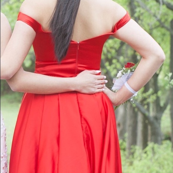 Red Off Shoulder Beaded Belt Prom Dress W/POCKETS - Picture 6 of 8